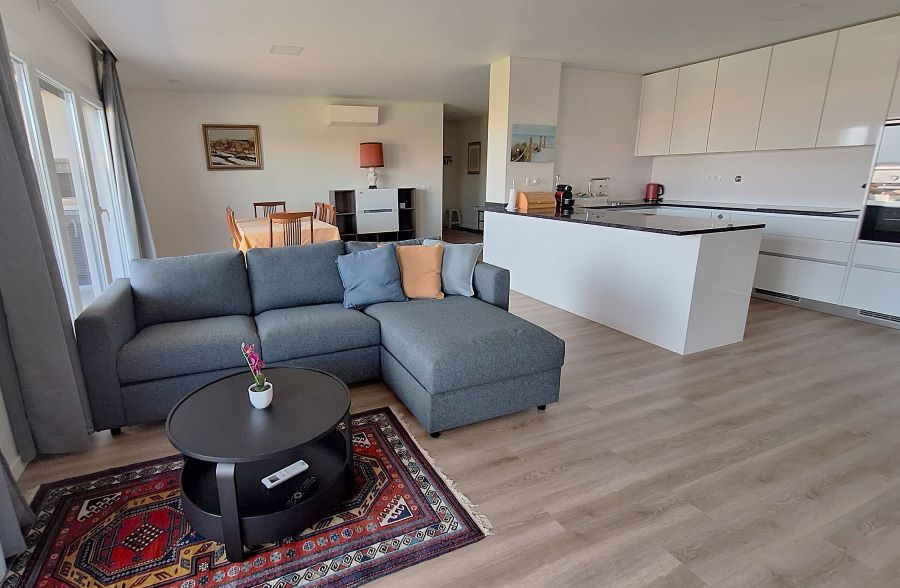 Offenes Wohnzimmer und Küche